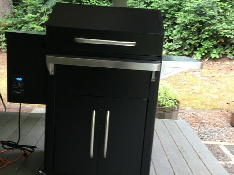 Traeger Silverton 620 TFS62PLD for Sale in Renton, WA OfferUp