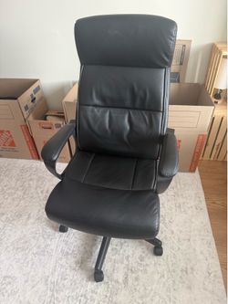 Staples Office Executive Chair