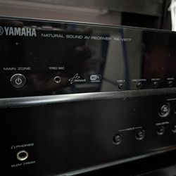 Yamaha RX-V677