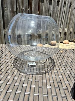 1.75 gal Glass Fish Tank. Glass vase. Glass bowl