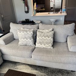 Couches like new Rooms to Go