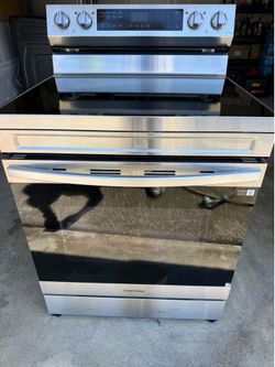 Samsung electric glass top includes flex duo oven and Air Fryer