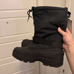 Mens Size 12 Snow Boots Never Been Warn