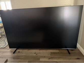 Hisense - 100" TV (DAMAGED)