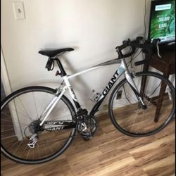 Giant Roadbike Silver/black Defy2 Size medium 