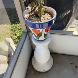 Solid Plant Stand With Plant And Pot