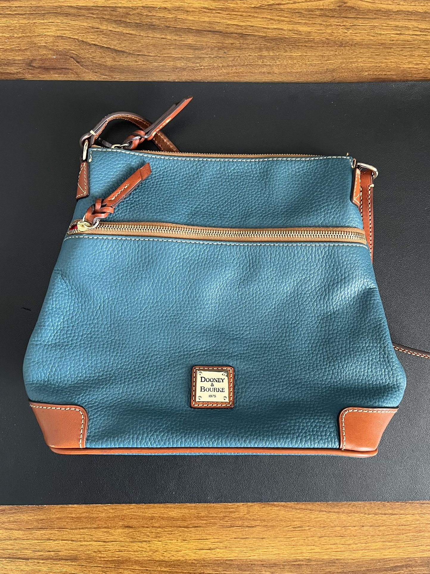 Like New Dooney & Bourke Pebble Leather Hobo Shoulder Sac / Bag - 70% OFF