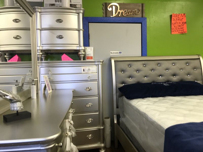 Recámara Queen new and 5 pcs for $1499