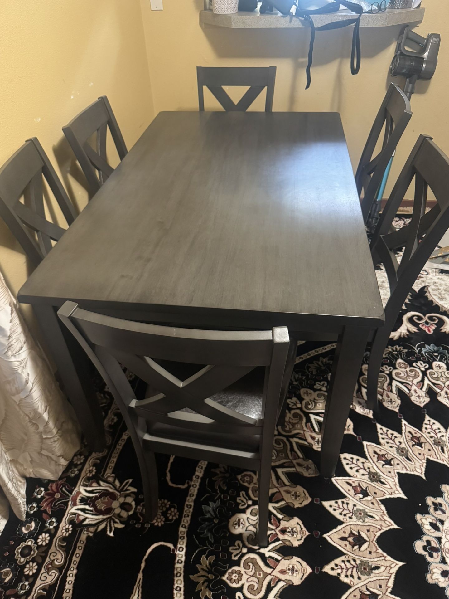 Dinning Room Table And Chairs