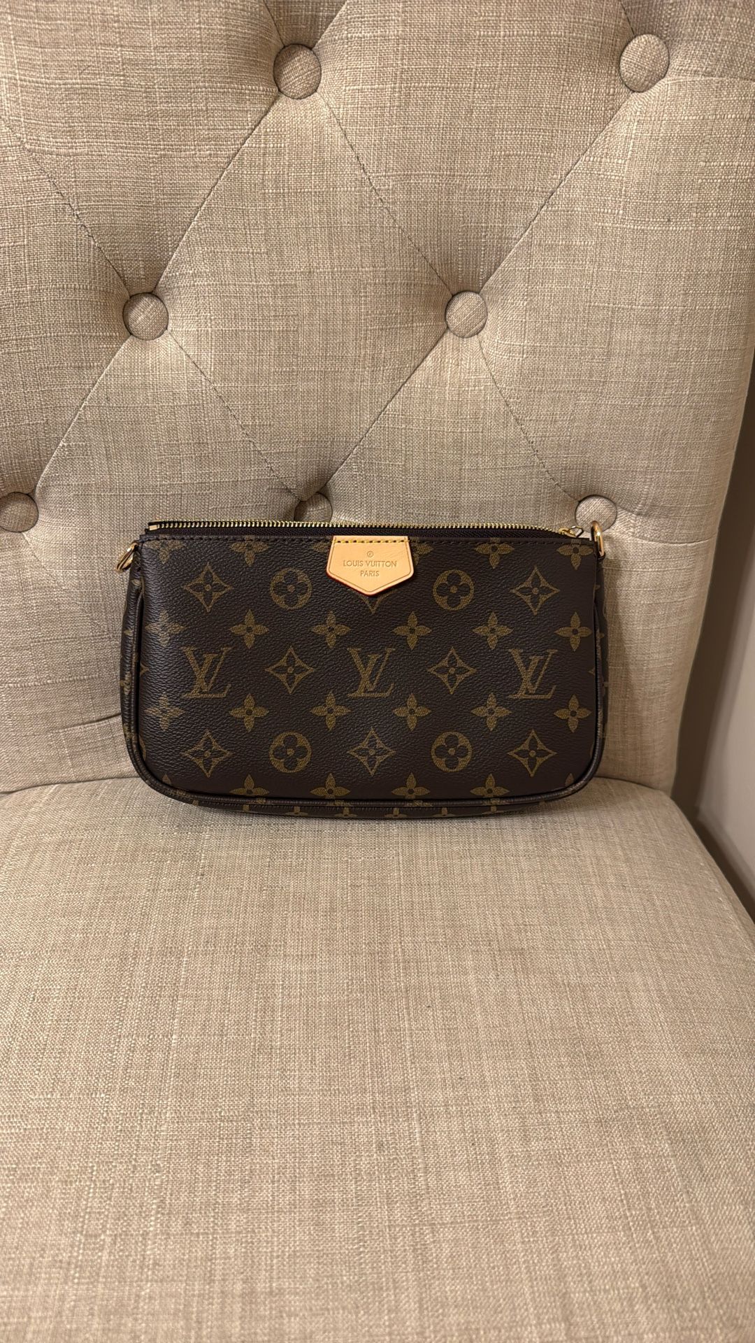 LOUIS VUITTON POUCH