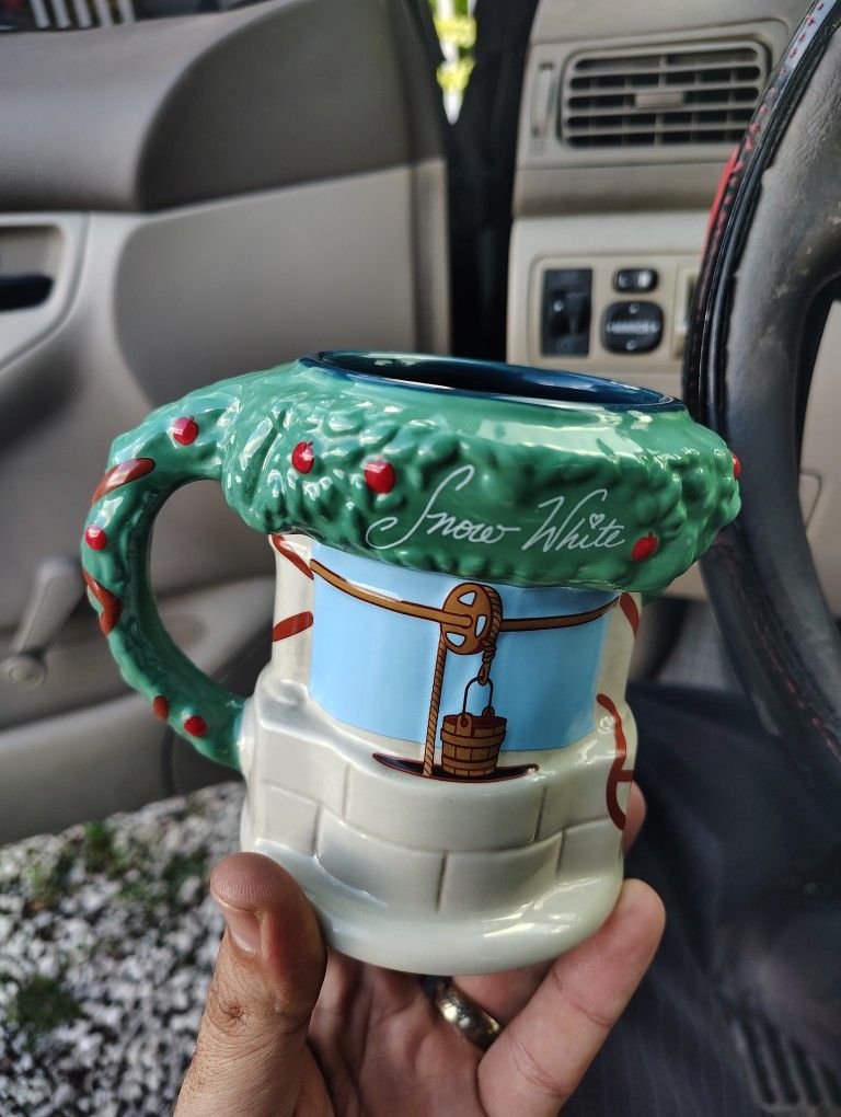Snow White Disney Parks Exclusive Mug.