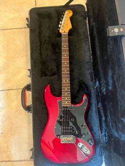 Fender MIM Stratocaster (Mint) w/ Fender Molded Hardshell Case
