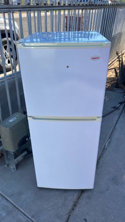 Mini refrigerator