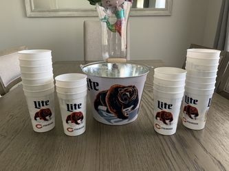 30 x 20oz plastic bears reusable cups and 1 bear bucket, Chicago bears,Miller lite,plastic cups,Chicago Cubs,Chicago white Sox ,Chicago bulls,man cav