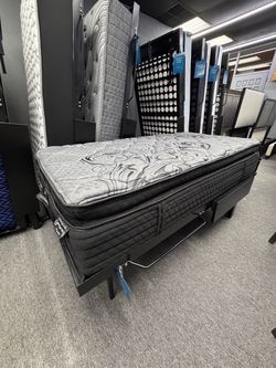 🛏️ Twin Mattress Floor Model - As is