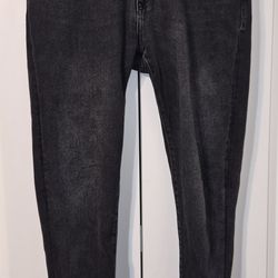 Dolce & Gabbana 34/14 Carrot Fit Black Jeans Metal Logo Plate. Made in Italy