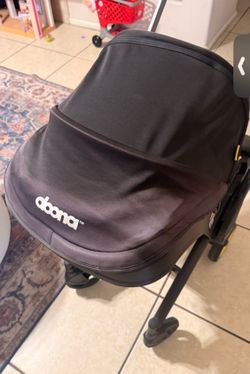 Doona Infant car seat with base