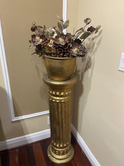 Gold Column Stands (2 Piece)