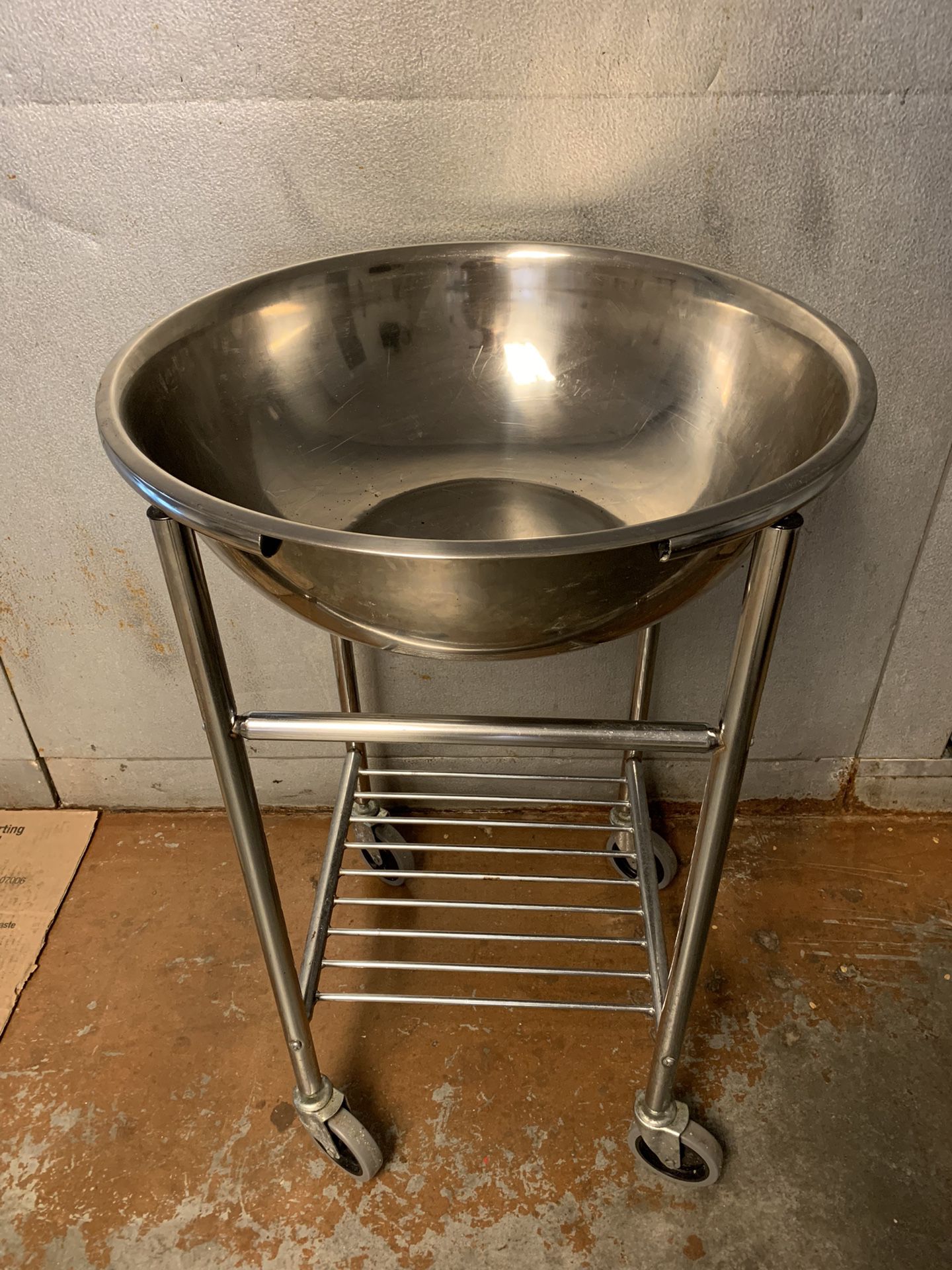 Winco MXBS-30 Mixing Bowl Stand for MXB-3000Q