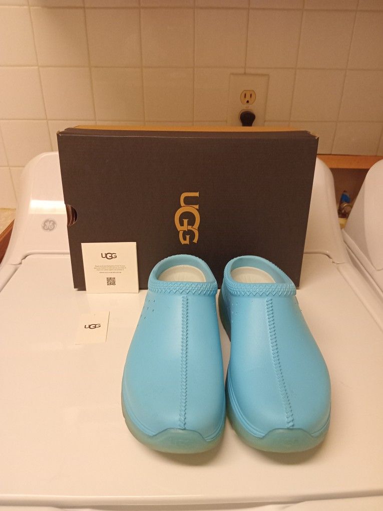 UGG Slip On Shoes Size 7/8