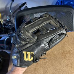Wilson, Left-Handed Glove Right Throwing A 950 Leather
