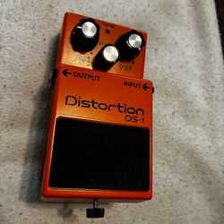 Boss Ds-1 Distortion Pedal