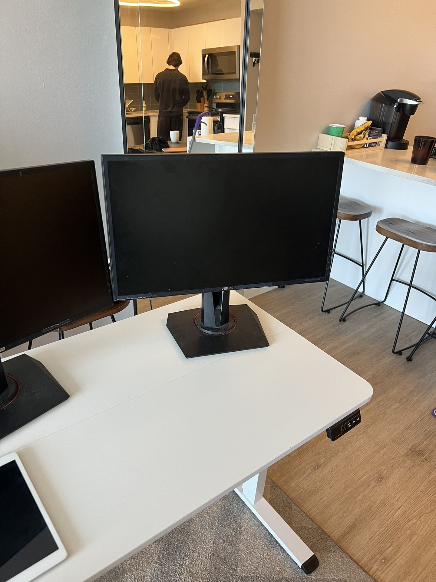 Dual Asus Monitors No Power Cables