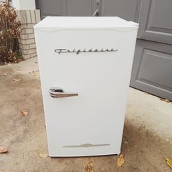 Frigidaire mini fridge