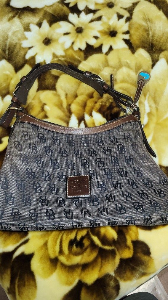 Dooney And Bourke Handbag J(contact info removed)