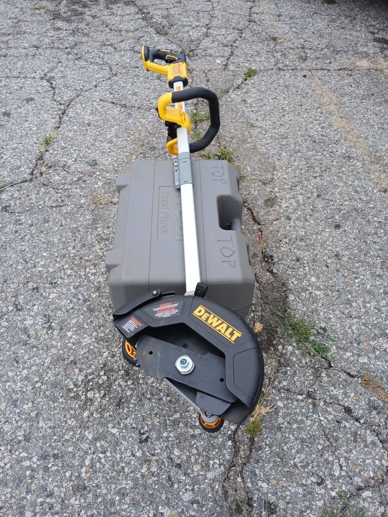 Maquina Dewalt 20v Brushless XR Para Cortar Las Orillas Del Pasto Nueva Solo Herramienta