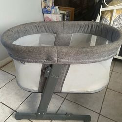 Simmons Kids® Oval City Sleeper Bassinet