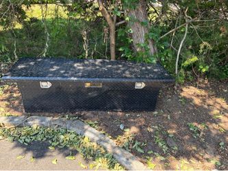 Tractor supply tool box
