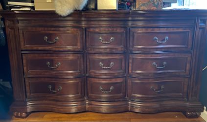 Queen sized bedroom set