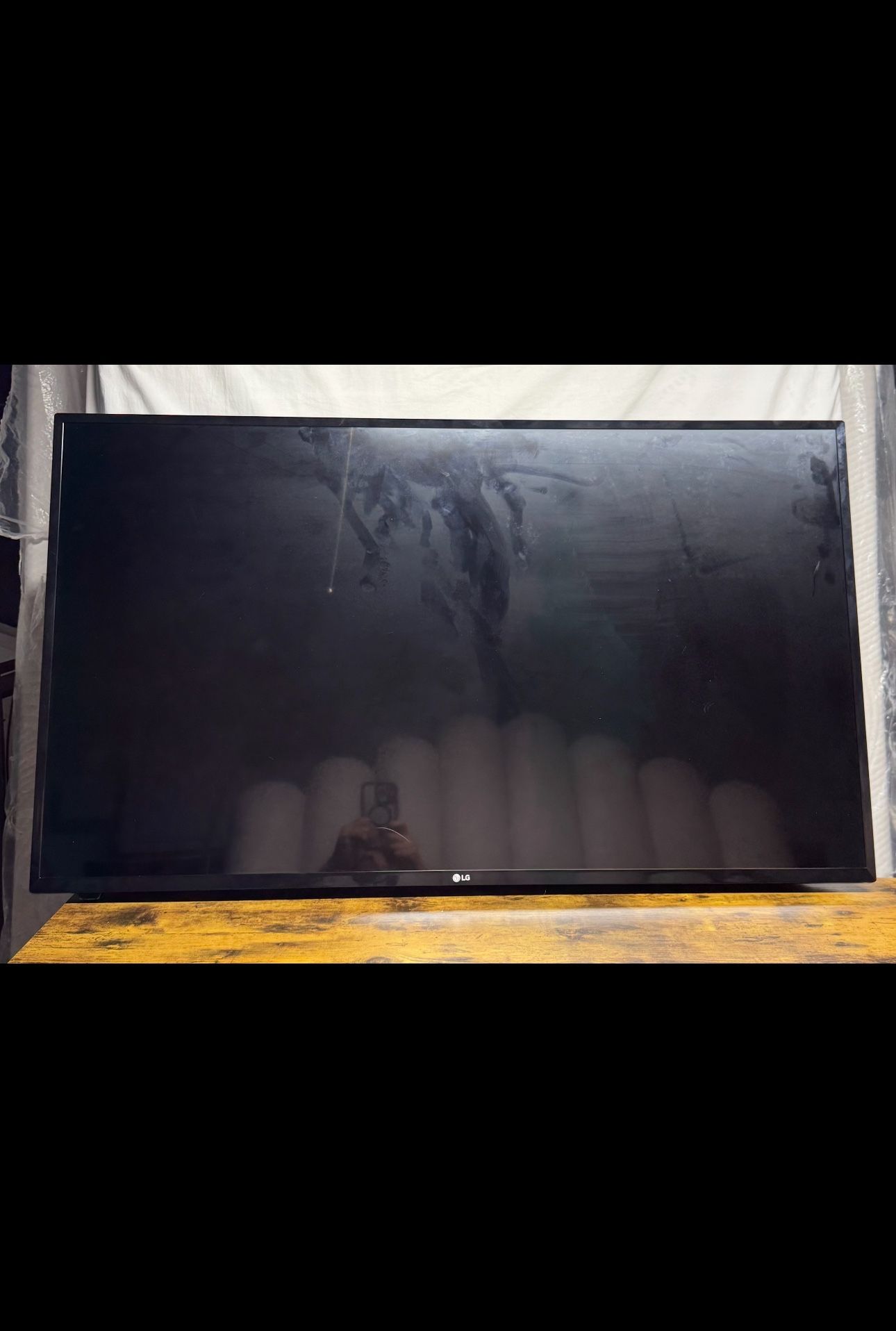 40” LG TV w Control