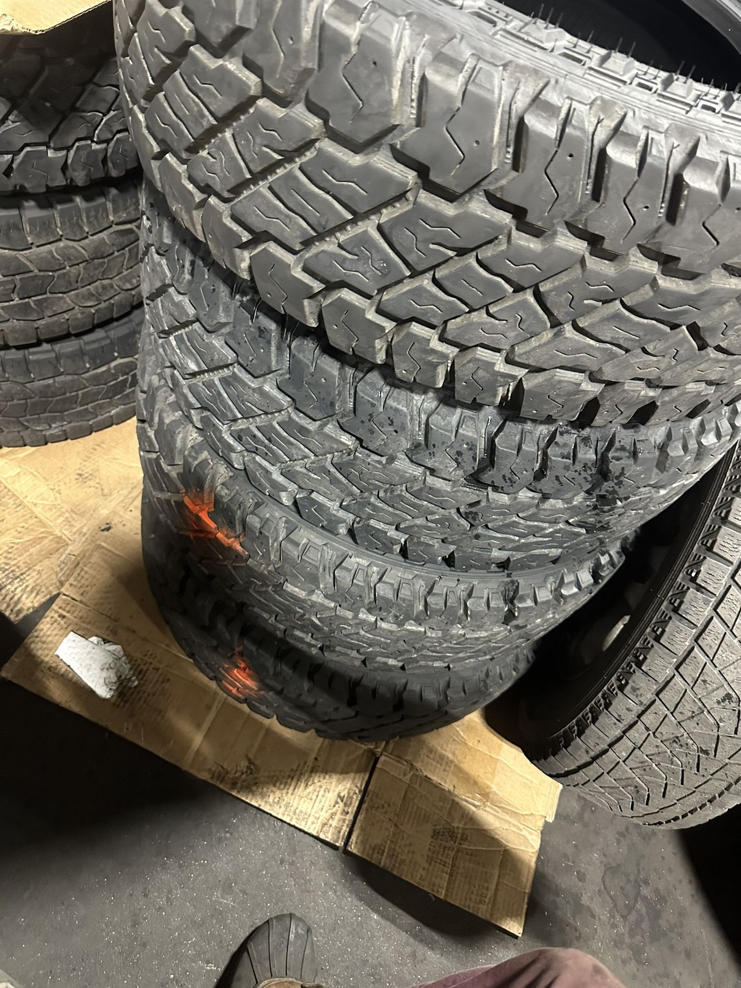 4 Tire 🛞 Cooper Discovered 265/70/17