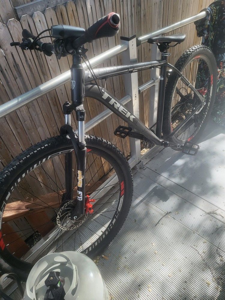 Super Light Trek Marlin 5 Mountin Bike