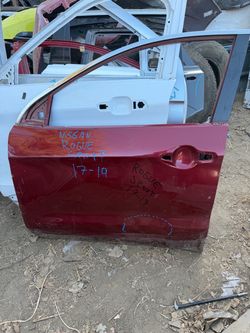 Front door Nissan rogue 2018