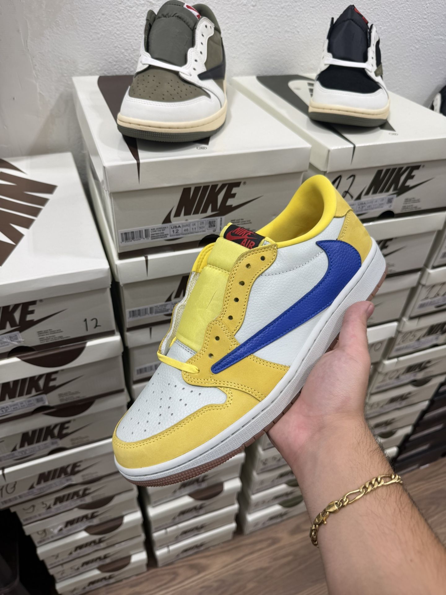 aj1 Nike Air jordan 1 low travis Scott Canary Size 7,7.5,8,8.5,9,9.5,10,10.5,11,12