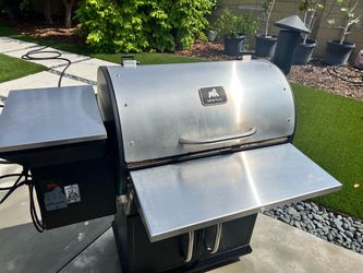 Grilla Grills Silverbac Pellet Smoker Grill