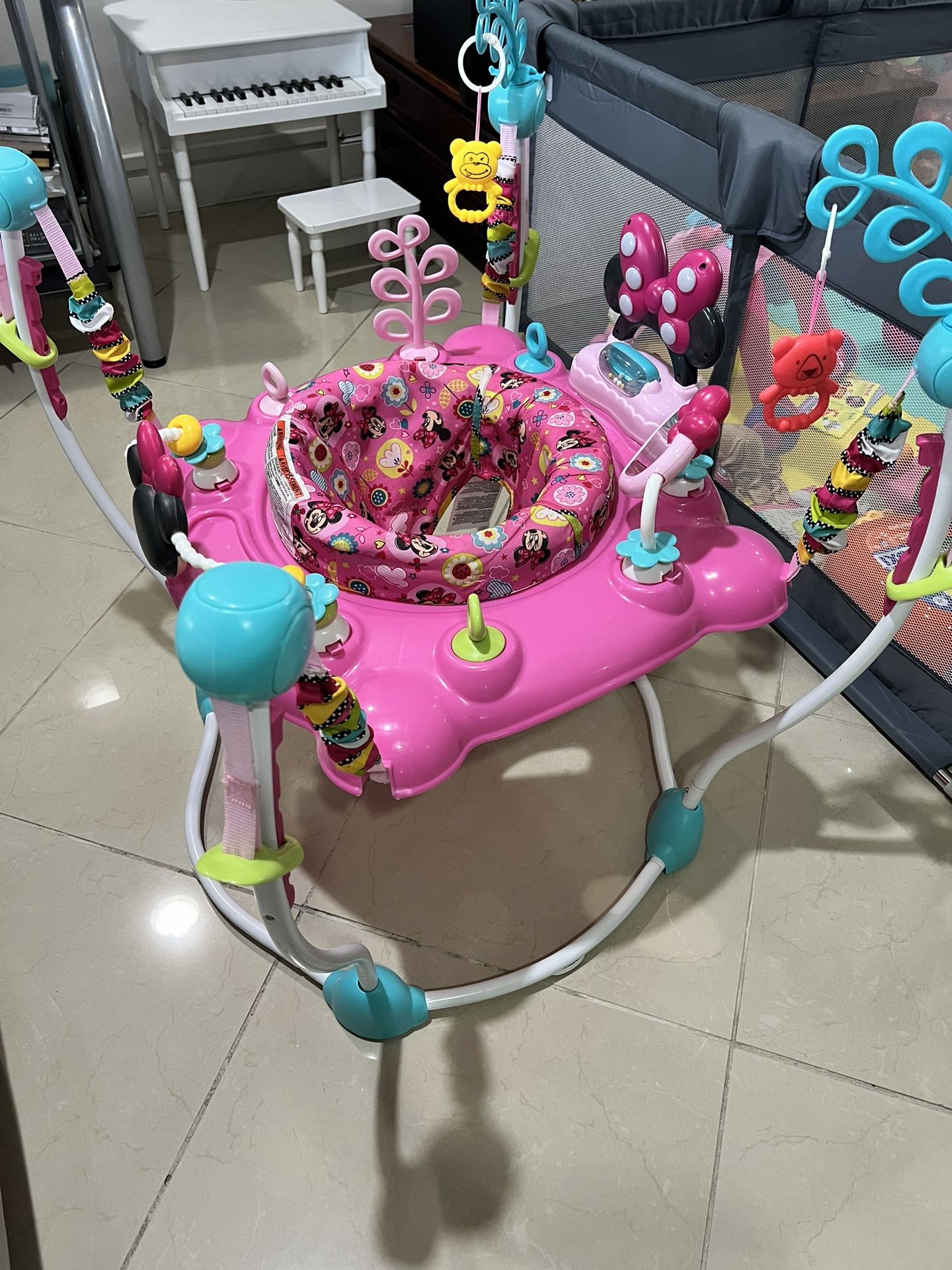 Sillita De Juegos de Baby de Minnie Disney