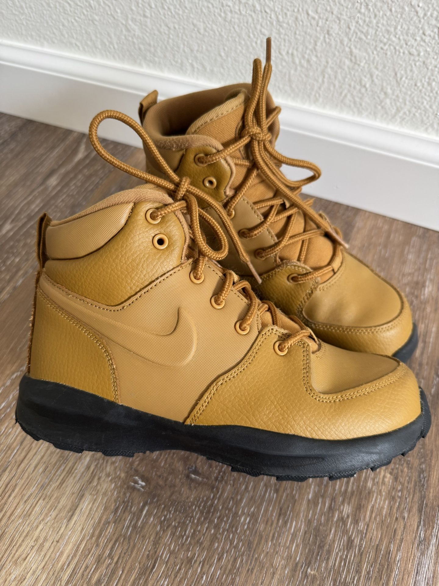 Nike Boots, Size 3Y