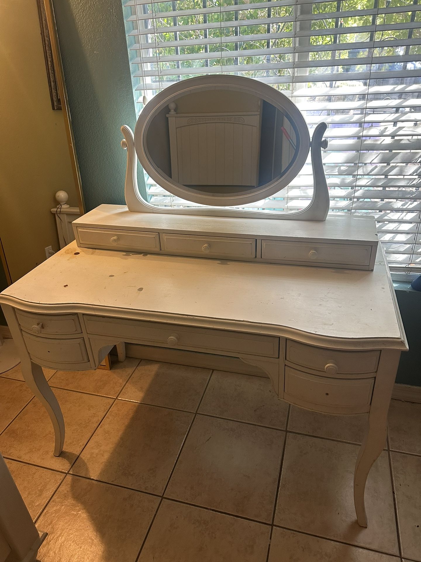 White Vanity Vintage Style 