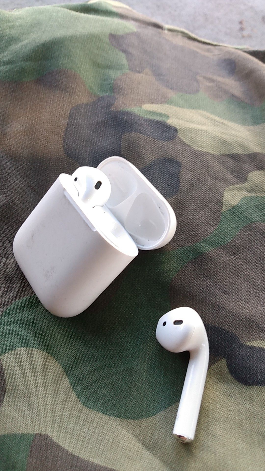 80$ apple earbuds