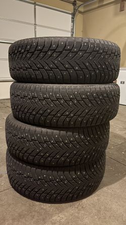 Nokian Hakkapelitta 10 w/ studs. 235/65/R17