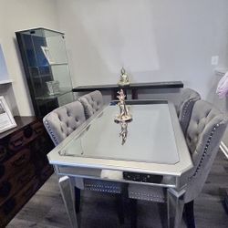 Dining table On Sale !