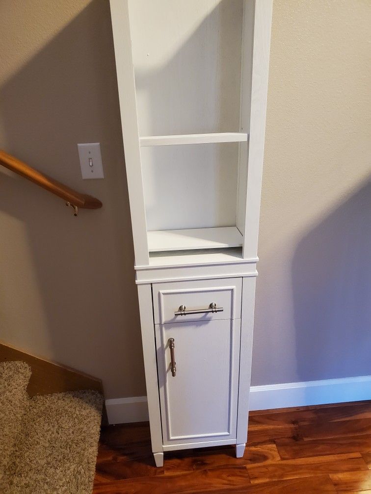 White Bathroom Storage Tower for Sale in Federal Way, WA OfferUp