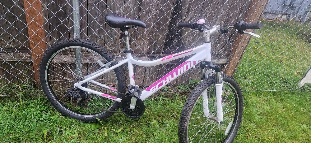 Schwinn Ranger 26" Girls Bike