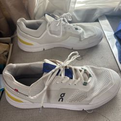 On The Roger white size 10.5