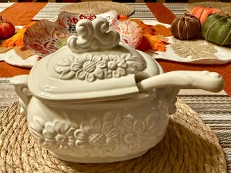 Vintage White Ceramic Soup/Gravy Tureen