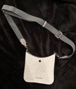 Michael Kors Mini Messenger